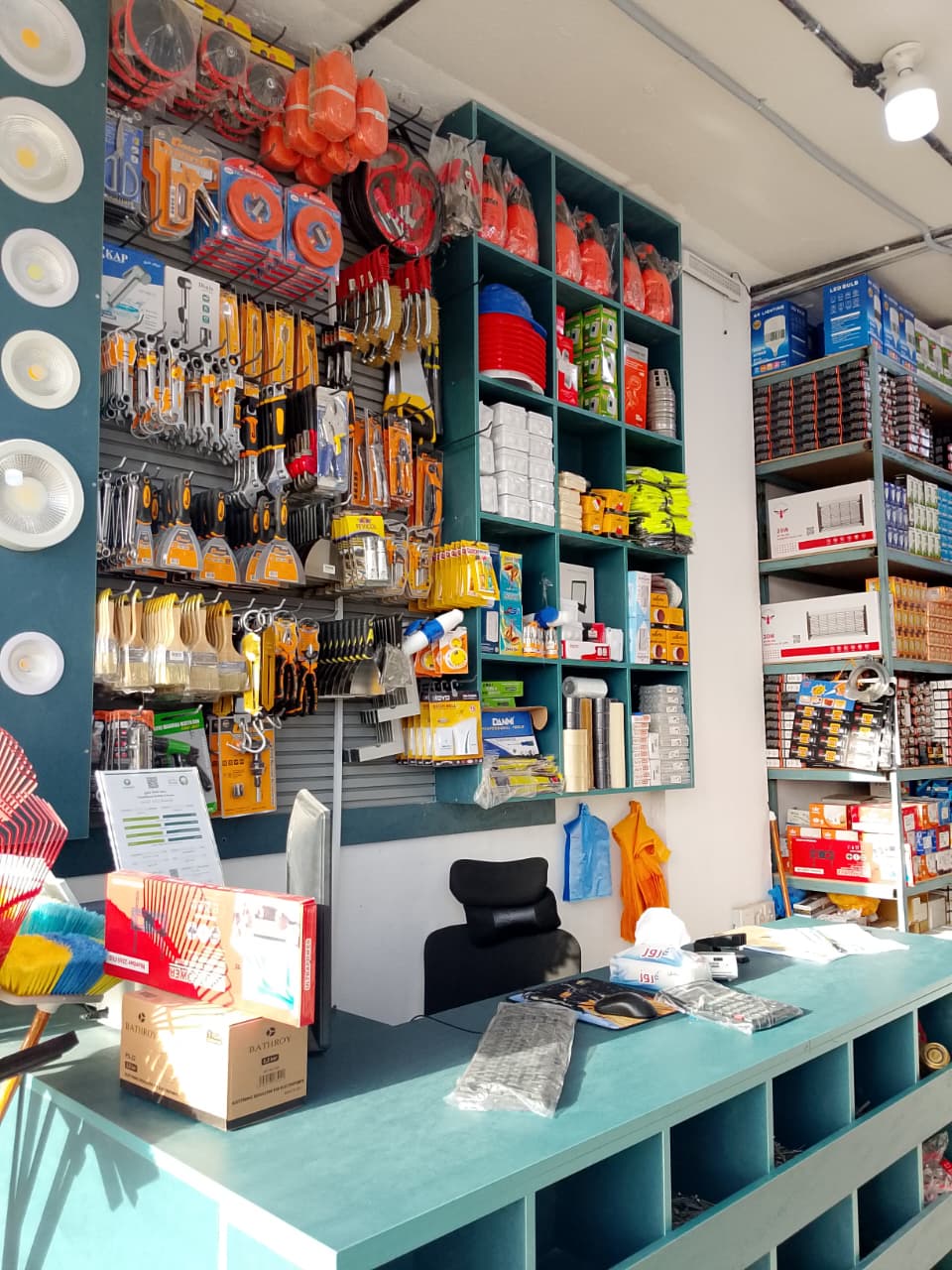 مواد بناء وسباكة وكهرباء للبيع بأفضل الأسعار العريجاء الغربي مؤسسة بداية التشييد