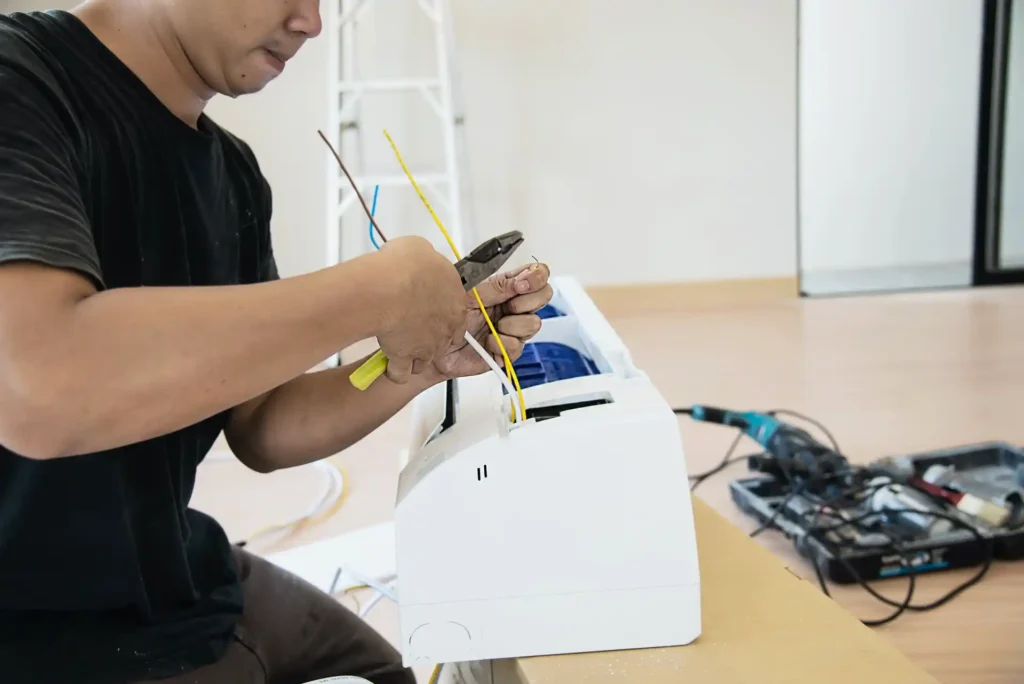 صيانة مكيفات حي طويق الرياض بأيدي فنيين تثق فيهم